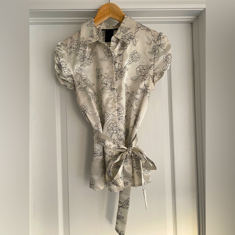 Style & Co embroidered blouse. Size 10P. Can be worn as regular size.